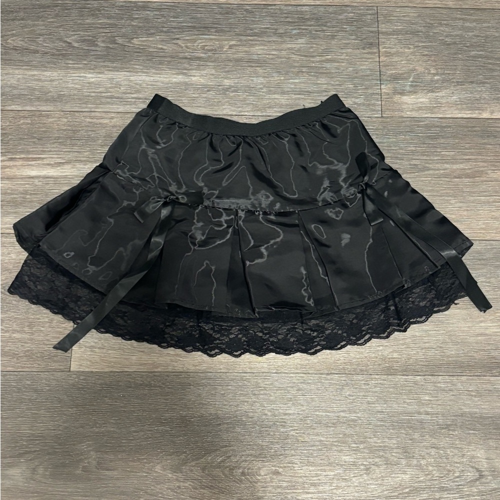 Elegant Mini Black Lace Trim Skirt